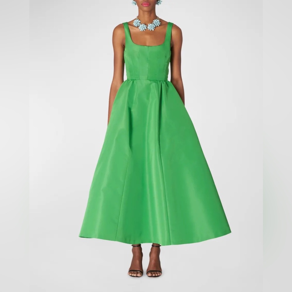 $4400 Carolina Herrera Full Silk Green Crinoline Runway Dress. Tailored to a 2 - Picture 1 of 3